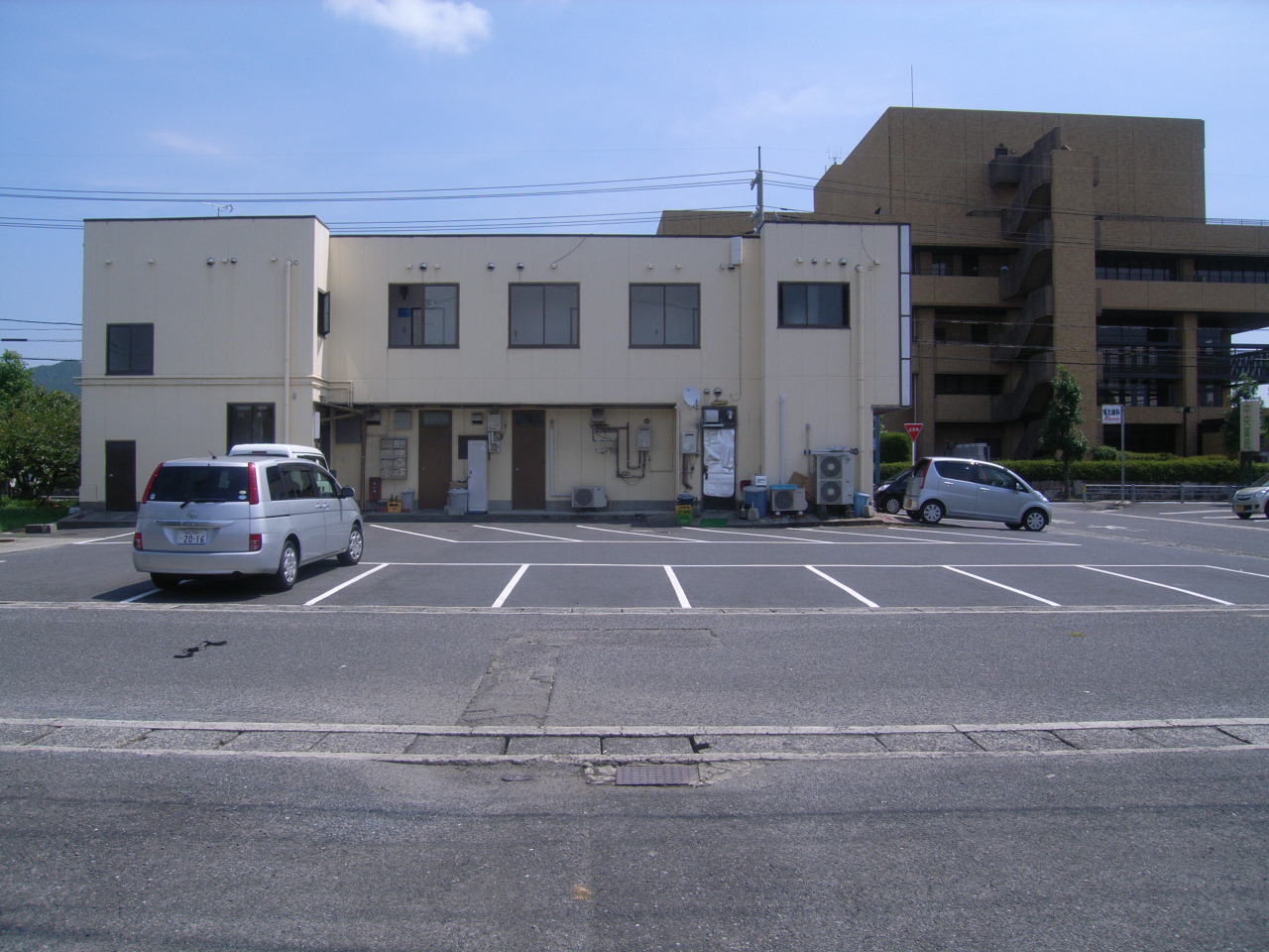 門屋ビル 1階